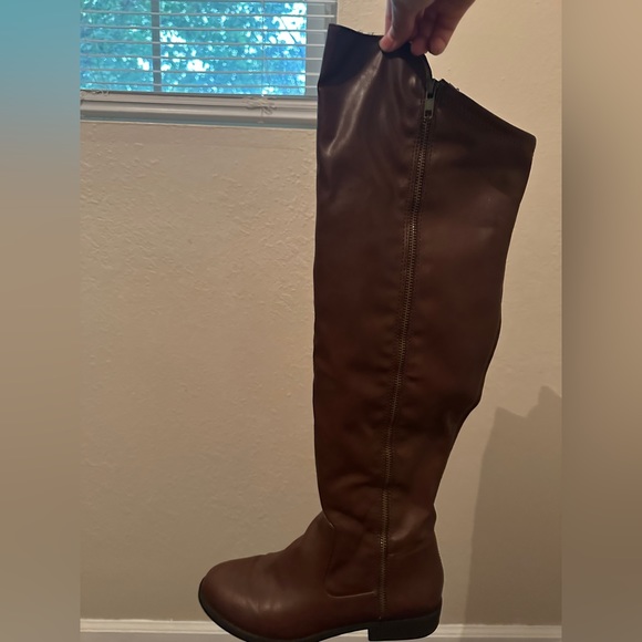 Boots - Picture 5 of 6